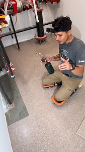 Como instalar VCT tips de manera profesional #construction #constructiontips #constructionlife #carpenter #carpentry #flooring #floor #roofing #roof #painting #paint #vct #flooringinstallation | Bro's Construction