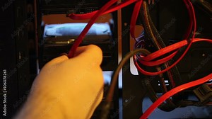 Connecting cables to hard drives / Connecting cables to hard drives in a computer