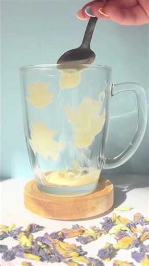 How to make our Butterfly Pea Flower Latte ☀️🩵