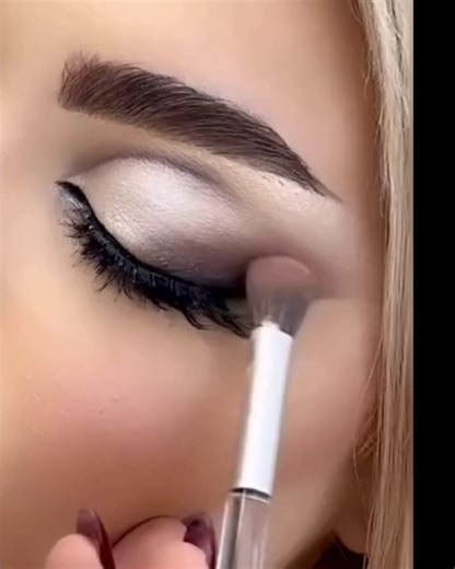 cut crease eye makeup #shortsviral #softglamlook #eyemakeup #shorts
