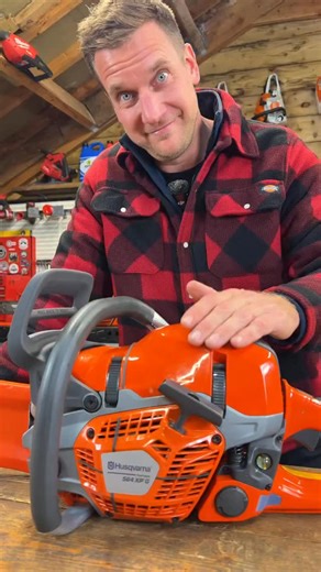 Husqvarna 564XP fuel injection chainsaw content pending! 🤩 #news #husqvarna #husqvarnachainsaw #2stroke #564xp #2strokelovers @husqvarnauk @husqvarnaworldwide | Machinery Nation