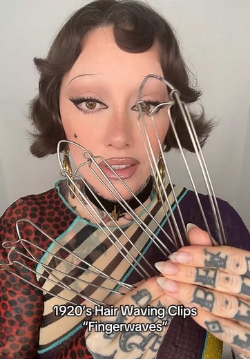 Vintage Hair Tutorial: 1920's Finger Waves
