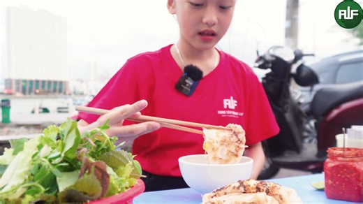 🌟 𝑪𝑯𝑼́𝑪 𝑴𝑼̛̀𝑵𝑮 𝑸𝑼𝑨́𝑵 𝑸𝑼𝑨̂𝑵 𝑬𝑵𝑮𝑳𝑰𝑺𝑯 𝑺𝑼𝑷𝑬𝑹 – 𝑻𝑨𝑳𝑬𝑵𝑻𝑬𝑫 𝑲𝑰𝑫𝑺! 🌟 Với phần thể hiện tự tin và phong thái tự nhiên, Trung tâm Anh ngữ 𝐀𝐋𝐅 xin chúc mừng NHƯ BẢO đã xuất sắc giành 𝑮𝑰𝑨̉𝑰 𝑵𝑯𝑨̂́𝑻 cuộc thi 𝐸𝑛𝑔𝑙𝑖𝑠ℎ 𝑆𝑢𝑝𝑒𝑟 – 𝑇𝑎𝑙𝑒𝑛𝑡𝑒𝑑 𝐾𝑖𝑑𝑠! 🎉 🏆 𝑮𝒊𝒂̉𝒊 𝒕𝒉𝒖̛𝒐̛̉𝒏𝒈: 💰 1.000.000 VNĐ tiền mặt 🎓 Học bổng 6 tháng học tiếng Anh tại 𝐀𝐋𝐅 𝐄𝐧𝐠𝐥𝐢𝐬𝐡 trị giá 11.940.000 VNĐ Mỗi câu nói, mỗi nụ cười của con đều thể hiện rõ niềm đam 