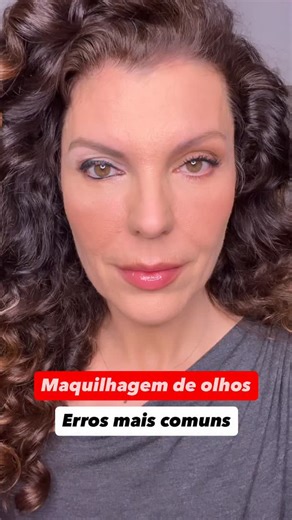 Joana Moreira Makeup on Instagram: "Na maquilhagem de olhos, o problema raramente é o produto mas sim o sítio onde o colocamos! Uma aplicação que desce o olhar, pesa e envelhece. Quando a colocação é certa, o efeito é mais leve, mais aberto e mais jovem. Produtos usados: Paleta de sombras Tartelette @tartecosmetics Lápis castanho Artist Color Pencil @makeupforever Lápis bege Artist Color Pencil @makeupforever Lápis de sobrancelhas @anastasiabeverlyhills na cor Taupe Máscara de Pestanas @armanibe