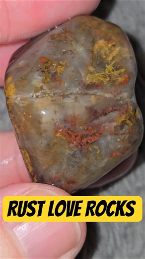 Quartzite stained red and yellow by iron oxides #michigan #rockhound #lakehuron #rocks