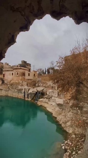 The Shri Katas Raj Temples also known as Qila Katas, is a complex of several Hindu temples connected to one another by walkways. The temple complex surrounds a pond named Katas which is regarded as sacred by Hindus. The complex is located in the Potohar Plateau region of Pakistan's Punjab province #history | Read & Learn