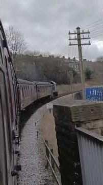 KWVR class 14 no.D9520 thrashes out of Keighley station.