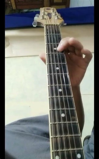 How To Play " Moves like jagger " intro | Maroon 5