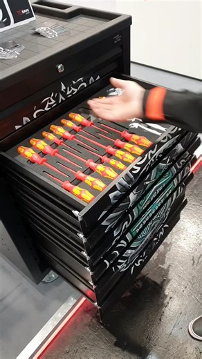 Teo Priceputul on Instagram: "Sunt momente in viata cand nu toate iti ies ca in clipurile pe care le prezinti! Acesta a fost unul dintre ele 😁. Nu pot sa zic in cuvinte cum m-am simtit. #tools #fail #failure"