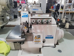[Hot Item] Zy988t-4D Zoyer Top and Bottom Feed Overlock Sewing Machine with Differential Operating Device