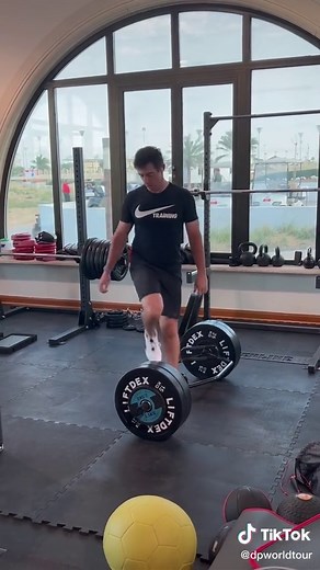 Rory Mcilroy’s leg day 🏋🏻‍♂️ #myworkout #gym #mygymday #deadlift #rorymcilroy #adgolfchamps #rolexseries