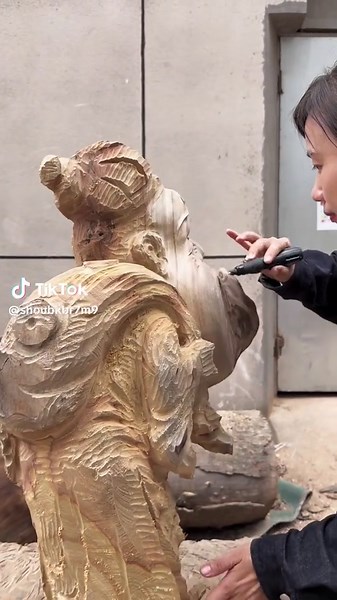 Expert Wood Sculptures: Mastering the Art of Woodcraft