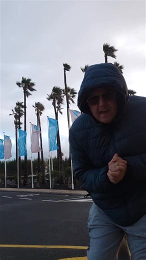 March 4th Canary Islands weather update and honestly… you genuinely can’t tell 😅 We’ve got strong winds again today, and there is rain about, but also plenty of sun breaking through. One minute it feels like summer, the next you’re getting a random shower and thinking “where did that come from?” Then five minutes later it’s bright again like nothing happened. This is the micro climate in full effect. Weather apps can say whatever they want, but the only way to know is to look outside. That’s wh