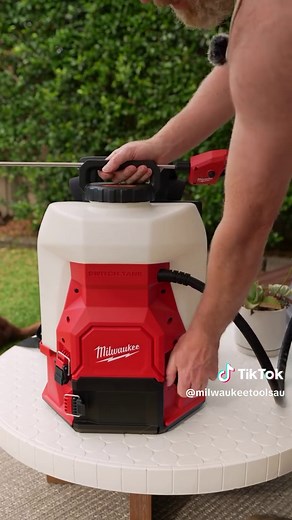 Milwaukee M18 SWITCH TANK™ 15L Backpack Chemical Sprayer