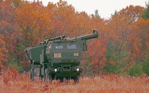 大名鼎鼎的海马斯HIMARS M142 多管火箭炮，小泽喜出望外_哔哩哔哩_bilibili