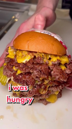 Bulk patties #burger #burgers #viral #cookingvideo #burgerporn #foodporn #fyp #smashburger #burgertok #asmr