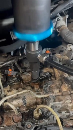 Pneumatic injector removal #mechanic #injector #pneumatic # #removal #injectorproblem #reels | Dunia otomotif