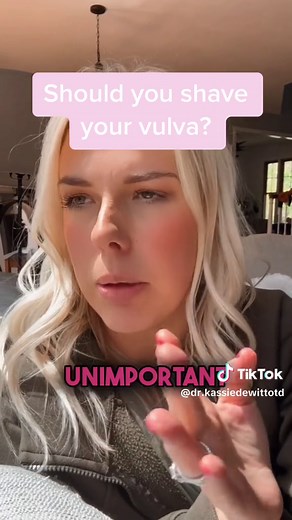 💃 Yep. I will be the girl who tells you to “wash” your vulva with water and not to shave, wax or trim your pubic hair. (Using soap on pubic hair is appropriate, just nothing past outside lips also known as labia majora) 🧫 Pubic hair has a purpose and its biggest purpose is to protect your vulva and vagina from friction and yucky bacteria, candida and even yeast. 😅 Did you know your pubic hair helps reduce sweat? It also acts like our eyelashes and nose hairs trapping dirt and debris. 🦠 Yes,