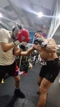 semi pro boxer vs semi pro boxer round 3