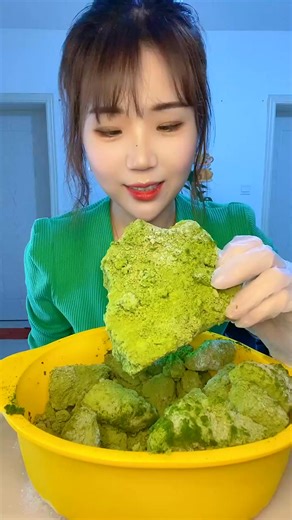 Enjoying some fresh broccoli! 🥦😊 Healthy snacks are the best! #HealthyEats #VeggieLover | Pibble Tv