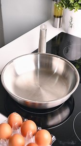 When cooking with stainless steel pans, it is crucial to ensure that the pan is adequately heated before adding any food. One way to check if your stainless steel pan is hot enough is by performing a water droplet test. To do this, put a few drops of water on the pan’s surface once it has been preheated, and observe how it reacts. If the droplets slide around the pan in a single glob, that means you’ve reached the right temperature. #stainlesssteel #stainlesssteelpan #testkitchentavola #tavolaco