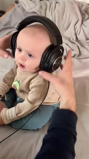 DJ Baby's Funny Dance Video for Kids