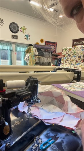 Here’s a trick every quilter & piecer should know 🧵✨ Use your feed dogs to eliminate fullness when sewing seams together—no puckers, no fighting the fabric. 👉 Pinch to open and zoom in so you can see exactly what I’m doing. This one small adjustment makes a big difference in your piecing! #quiltingtips #quiltingtricks #quiltingeducation #piecingtips #quiltinglife quiltingcommunity sewingtips sewbetter quiltersofinstagram longarmquilting | Snowbird Quilts