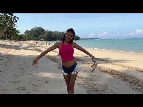 Manirat on the beautiful beach of Khao Lak in Thailand 🌴