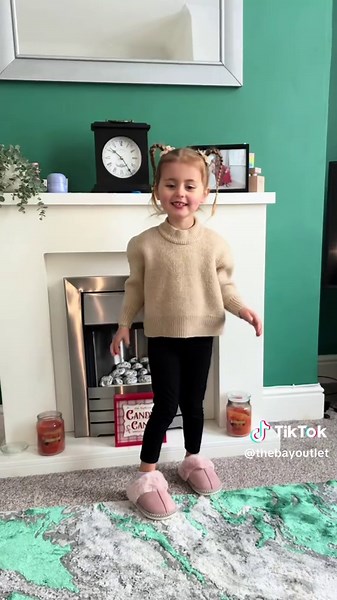 Children’s slippers 😍 Perfect for Christmas presents 🛍️ #fyp #slippers #christmas #children