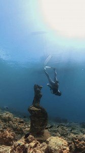 Dive into the world of 360 videos with Insta360 X3! Now you can capture undersea wonders in 5.7K clarity. Slide into the @insta360 11.11 SALE and get your X3 Dive Kit at 13% off! Dive, discover, and click here to grab yours today: https://store.insta360.com/double-11-sale?insrc=INR7II9 #Insta360 #ReadySetDive #InvisibleDiveCase | Queen's Escape