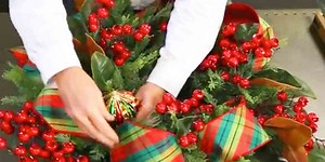 DIY Christmas Wreath With Bows and Ornaments