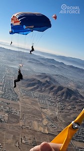 Flight 1 is the leading provider of canopy coaching in the world of skydiving. The company is broken down into 3 main areas, @flight1military @flight1sport and @flight1tech 🇺🇸 @flight1military have been working with the Falcons over the past week, coaching the team on different canopy piloting techniques that will be used throughout the 2025 display season👊🏽🪂 @jediairwear.co.uk @revolutionrace @bremontwatches @bremontmilitary @asfsignsltd @eventfiresolutions @royalairforceuk @royalairforceb