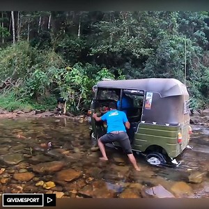 2.4M views · 12K reactions | YES!...Tuk-Tuk Racing is a sport! It's fun watching! 藍藍 Follow us: https://www.instagram.com/maxmyride/ Credit: GiveMeSport  Red Bull #tuktuk #tuktukracing #india #srilanka | Max My Ride | Facebook