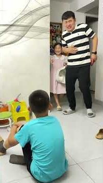 Funny video, parent-child daily life, dad taking care of kids