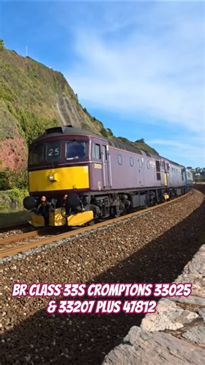 The Royal Duchy - Class 33 'Cromptons' (33025 & 33207) at Teignmouth what's up