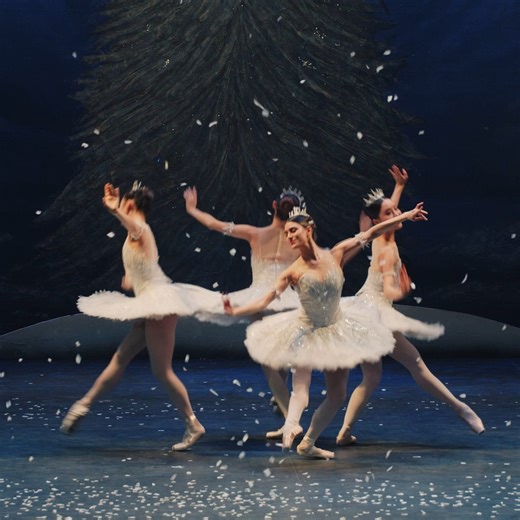 Twirling into Christmas Eve with this magical snowflake scene from Nutcracker! ❄️✨ Immerse yourself in this festive wonderland where every twirl tells a story - now on until 07 Jan: https://www.ballet.org.uk/production/nutcracker/ 🎶 Tchaikovsky performed by English National Ballet Philharmonic | English National Ballet
