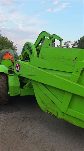 Euclid S7 Scraper getting loaded to trailer! #heavyequipment #passion #euclid #scraper