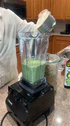 Banana Spinach Muffins (save 10% on Caraway with code “april”) #healthyrecipes #caraway