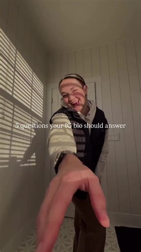 Time for a little instagram bio audit!! 1- Why should people trust you? 2- What are you an expert in (niche)? 3- Who do you serve (ideal follower)? 4- How do you help your ideal follower? 5- What do your followers do next (CTA)? Think of your bio like an elevator pitch. If you had 15 seconds to tell someone what you do, why they should trust you, who you serve, how to work with you, what would you say? Want a bio audit? I do them for free for IG University students! Comment “BIO” to join!