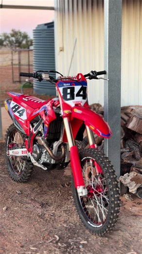 CRF250R Review: Performance and Features Overview