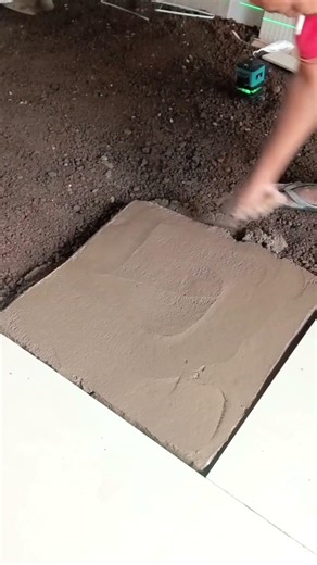 ceramic tile installation: leveling the cement and sand mixture