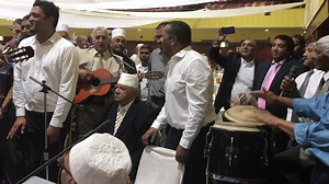 OUR liedjie - ROSA....as sung by the guests at the wedding of the ABSOLUTELY GORGEOUS Aqeelah Galant and Nizar Abrahams yesterday. May the Almighty grant this couple a beautiful life ahead In Sha Allah. Shukran to the parents and families for a wonderful wedding, Algamdoelielaa.LISTEN to ROSA....Daar ISSIE vir MY gemeenskap nie! DAAR ISSIE! ❤️#culture #tradition PROUDLY Cape Flats! | Moeshfieka Botha