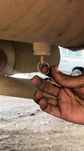 ‏"Air tank or water tank? Why does water drain from it?"#Amazing #usa🇺...