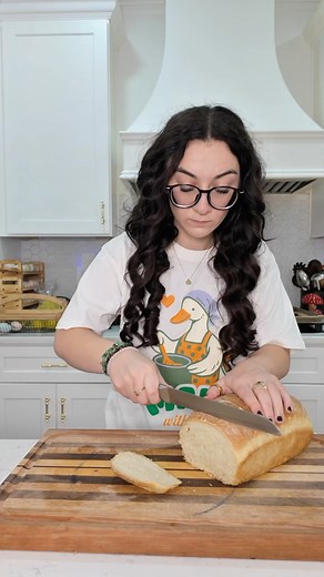 SUPER SIMPLE SINGLE LOAF SANDWICH BREAD 🍞 full recipe👇🏻 SUPER SIMPLE SANDWICH BREAD RECIPE For one loaf: Ingredients: *1c water *2T sugar *1T Olive oil *2 3/4c flour (I use all purpose flour) *2t instant yeast Method: 1. Combine all your ingredients in a stand mixer bowl (you can also mix it by hand), and mix using the dough hook until your dough comes together. It may be sticky. Transfer to a well floured surface and knead until your dough is smooth and not sticky. 2. Spray or grease your mi