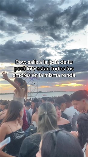 Amores de Pueblo en la Joda: Momentos Inolvidables