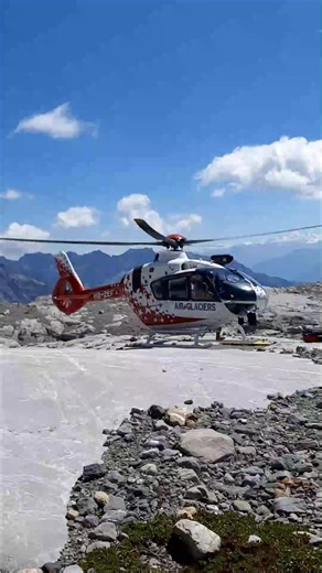 Un accident peut vite arriver. Pensez à la carte de sauvetage Air-Glaciers 🚁 #AirGlaciers 📸 @celinelovey2 - Carte de sauvetage Air-Glaciers | Air-Glaciers SA