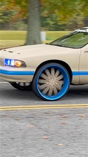 These two modified Chevrolet Caprice Classic and Chevrolet Impala SS looks really good 👍🏼 #shorts