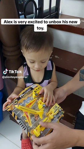 Alex is very excited to unbox his new toy.🎉🎊👀🎈✨️🥰😍 #ToyUnboxing #NewToy #ToyReview #KidsToys #Unboxing #FunWithToys #ToyCollector #ToyAddict #SurpriseToy #ToyReveal #KidsFun #ToyLovers #Playtime #KidInfluencer #ToyOpening
