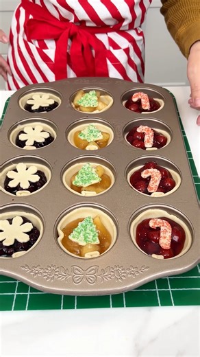 2.7M views · 32K reactions | Easy Holiday dessert ideas I share my most popular christmas desserts. | Justine Kameron | Facebook