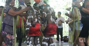 No AM, índios mantêm tradição de tribo viva com 'ritual da Moça Nova'